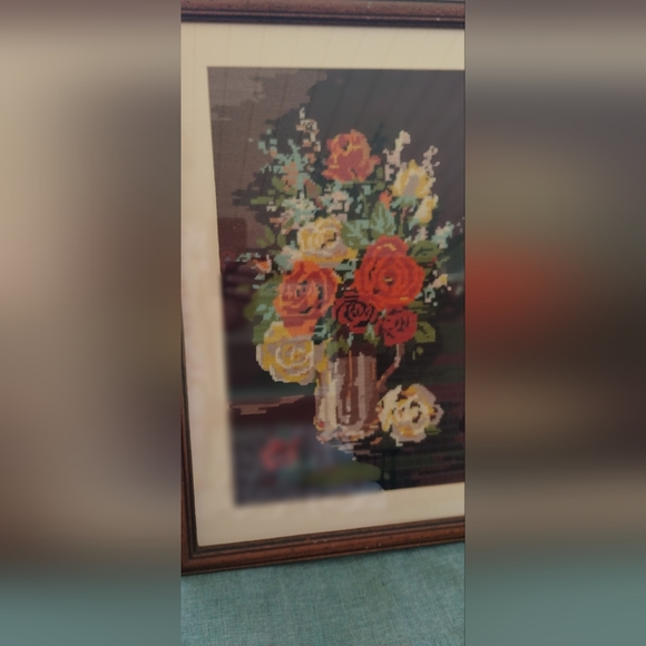 Vintage English Tapestry Red Yellow Pink Roses in Vase/ Vase with Flowers. - Picture 9 of 9